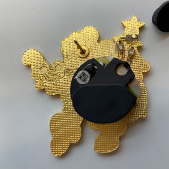 Disney Mickey Mouse Santa Claus Light Up Collectible Pin Lights Not Working - Picture 7 of 9